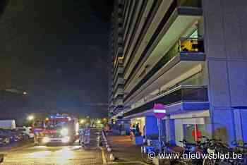 Brand op terras van appartement snel onder controle, bewoner naar ziekenhuis