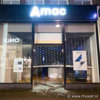 112 Nieuws:  Snelkraak Amac Zwolle | auto te water bij Slagharen