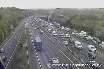 Traffic updates after crash on M25 between J5 and J6: Live
