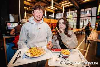 Na jaren buigt studentenrestaurant voor vraag van studenten en serveert opnieuw een Belgische klassieker in zijn keuken
