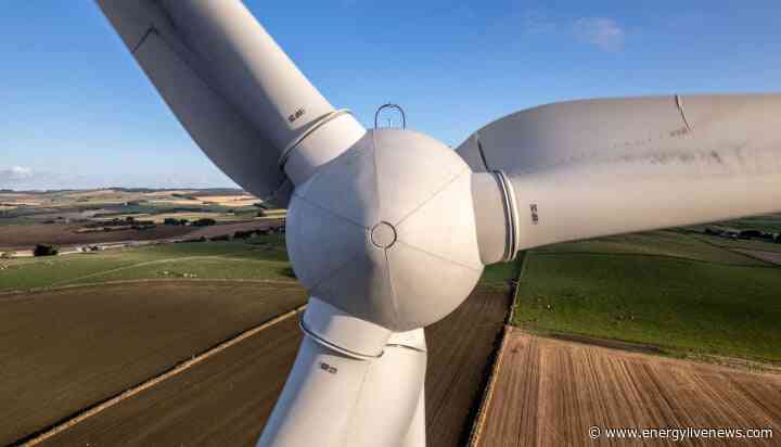 Global wind industry achieves record growth