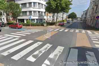 Fietsster (54) lichtgewond na aanrijding met taxi