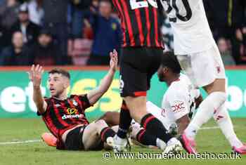 Bournemouth v Man Utd: Former Premier League ref explains penalty call