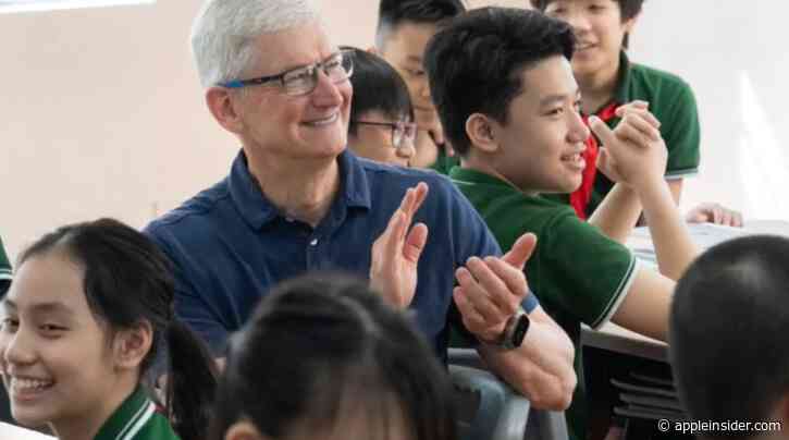 Tim Cook meets with Vietnamese officials, developers, and students