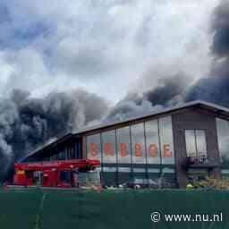 Grote brand Amersfoort dreigt over te slaan naar hoofdkantoor Babboe