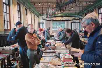 Tweedehandsbeurs in wielermuseum Koers