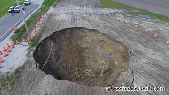 Giant sinkhole in southern Illinois causes indefinite road closure