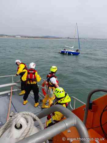 Sailing boat with people onboard rescued near Worthing pier by RNLI