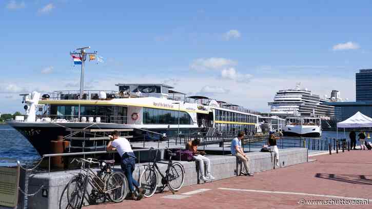 Amsterdam wil aantal riviercruiseschepen halveren