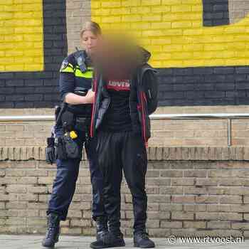 Slachtoffer met spoed naar ziekenhuis na steekincident in Enschede