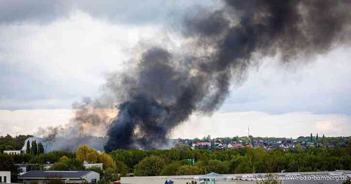 Großbrand in Braunschweiger Industriegebiet: Explosionen