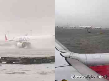Dubai, aeroporto allagato dal temporale: aerei fanno aquaplaning | Video