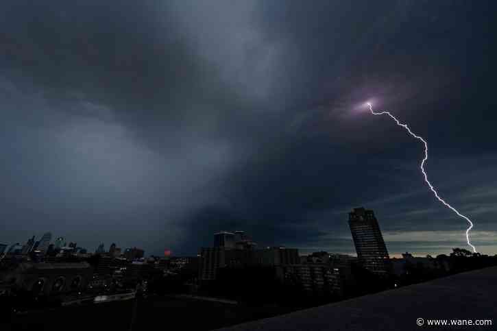 Much of central US faces severe thunderstorm threat and possible tornadoes