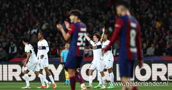 LIVE Champions League | PSG draait het om met rake penalty Mbappé, emoties bij Barça lopen hoog op