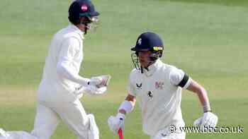 Kent lower order holds off Essex to secure draw