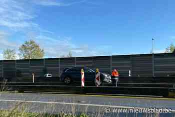 Wagen eindigt op vangrail in middenberm op E313