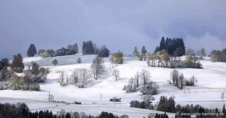 Nasskaltes Wetter: Regen, Schauer und im Bergland Schnee