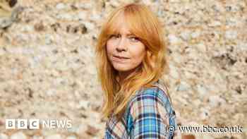 Singer Lucy Rose couldn't lift her baby after collapsing