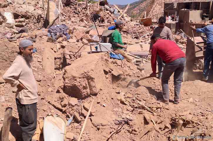 دواوير تباشر إزالة ركام "زلزال الحوز"
