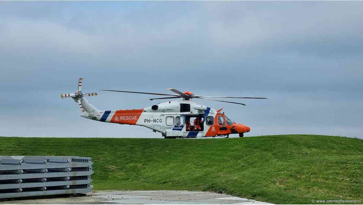 Dronten - Man gewond na val van schip bij IJsseloog, KNRM en kustwacht schieten te hulp