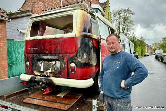 Aannemer Glenn (39) ziet geliefde oldtimer zwaar beschadigd door brand: “Herstellen zal tienduizenden euro’s kosten”