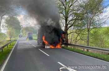 POL-NB: Baumstämme brennen auf Anhänger