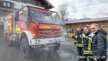Dieses Fahrzeug kühlt sich selbst: Feuerwehr Fischbachau weiht neues TLF Waldbrand ein