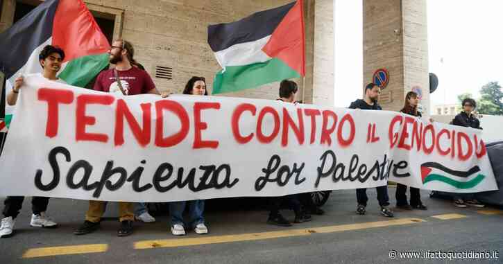 Sapienza di Roma, studenti incatenati e in sciopero della fame dopo gli scontri di ieri: “Noi per la pace e contro il genocidio a Gaza”