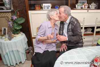 Constantine (85) en Jonny (87) vieren 65ste huwelijksverjaardag met gezellige familiebijeenkomst
