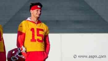 Patrick Mahomes begins offseason workouts with Chiefs receivers, backs