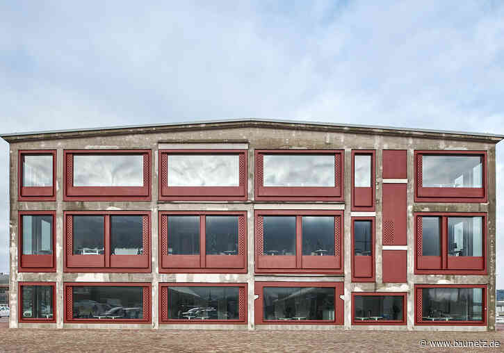 Rathaus in der Hafenfestung
 - Umbau in Den Helder von Office Winhov und Van Hoogevest Architecten