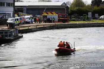 Oxford: Search for man who fell in River Thames continues