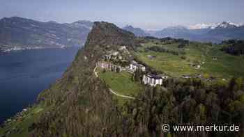 Alpen-Hotel schmeißt Urlauber raus, weil VIP-Gäste kommen