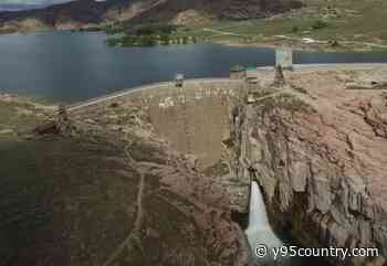 World Traveler Captures Stunning Flight Over Pathfinder Dam