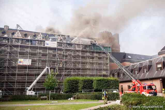 Inferno Deens beursgebouw herinnert aan brand bij Universiteit Antwerpen: “Na de zomer heeft iedereen er weer zijn plek”