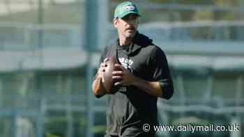 Aaron Rodgers throws passes in Jets offseason practice as he still recovers from Achilles tear