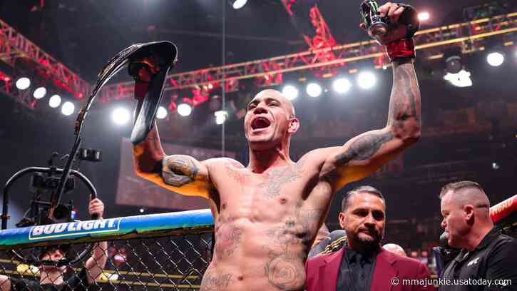 Chael Sonnen: Alex Pereira can become MMA GOAT if he wins UFC heavyweight title