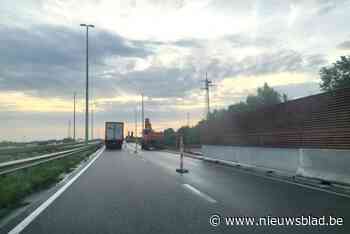 AWV plaatst nieuwe geluidsschermen op R6 aan rotonde Heisbroekweg: “Verkeer moet over één rijstrook”