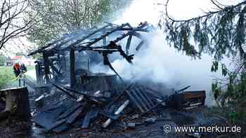 Laubenbrand in Fellheim: Hütte brennt komplett ab