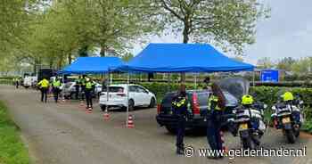 Politie deelt 24 boetes uit bij controle, belastingdienst int tienduizenden euro’s en neemt auto’s in beslag