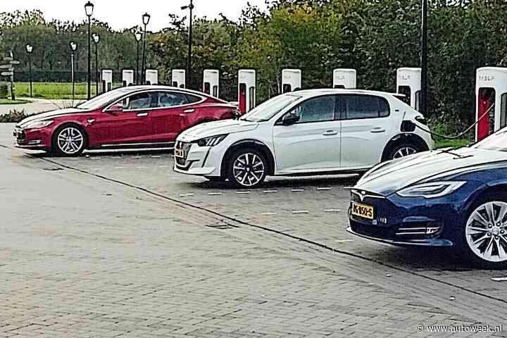Elektrische auto laden bij Tesla's Superchargers kan vanaf nu voordeliger