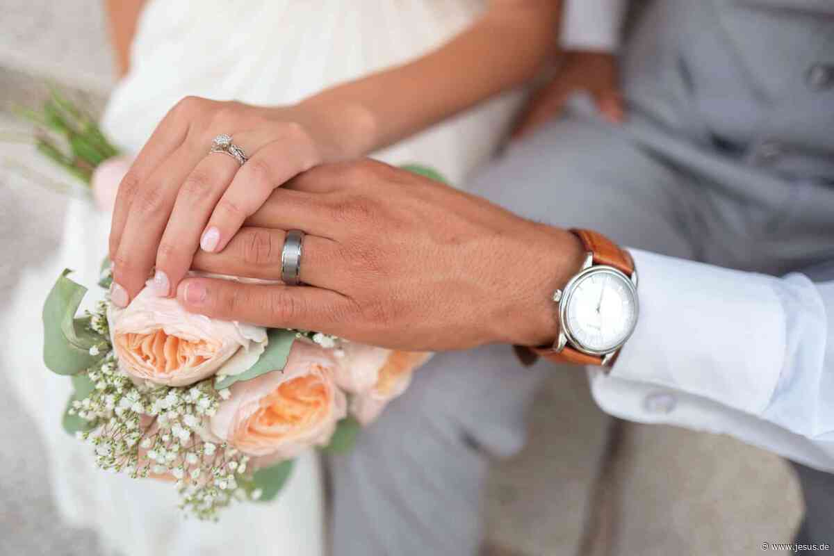 Trauung in 20 Minuten: Landeskirche lädt Paare zum spontanen Heiraten ein
