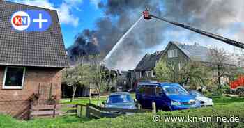 Feuer in Kronsburg-Glinde: Halle und Wohnhaus in Brand