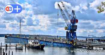 Schwimmdock von Lindenau Werft in Kiel nach Defekt in Schieflage