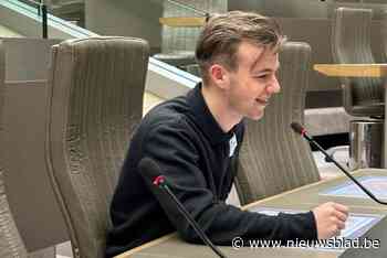 Nick draait mee in Vlaams parlement voor zijn stage