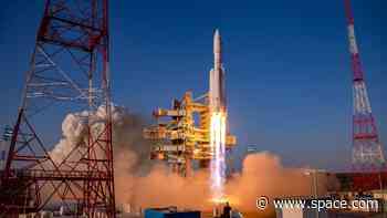 Russia launches new Angara A5 heavy-lift rocket on 4th orbital test mission (photos)