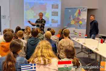 Scholieren leren bij over Europa en natuur tijdens workshops Europa Xpert in Vrijbroekpark