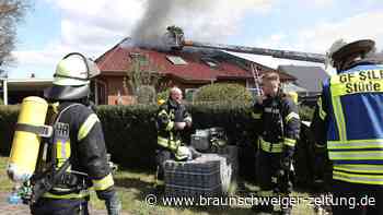 Dachstuhlbrand in Grußendorf – Löscharbeiten dauern halben Tag