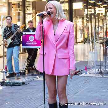 Pixie Lott launches Race For Life's 'Plays For Life' playlist with surprise pop-up gig