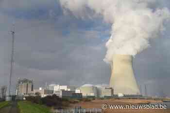 Directeur kerncentrale Doel geeft tijdens open milieuraad informatie over kerncentrales